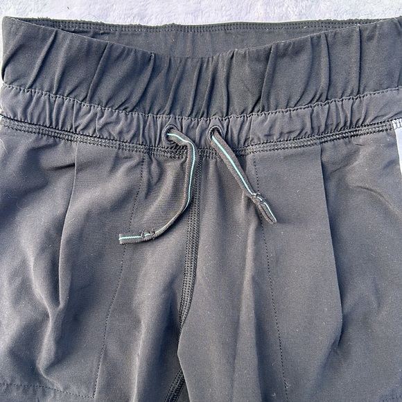 Ivivva by lululemon girls capri pant size 6 with pockets drawstring and pleats - Picture 2 of 7